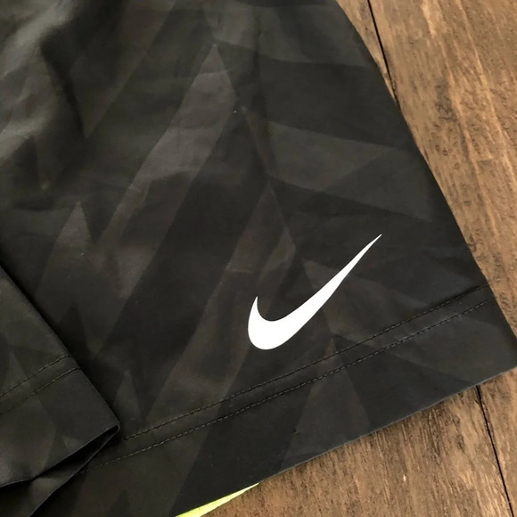 Nike FB Mens Medium Fly 3.0 Training Shorts 667446 - Picture 3 of 9